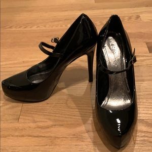BCBGeneration “Paulie” size 8.5 black pumps